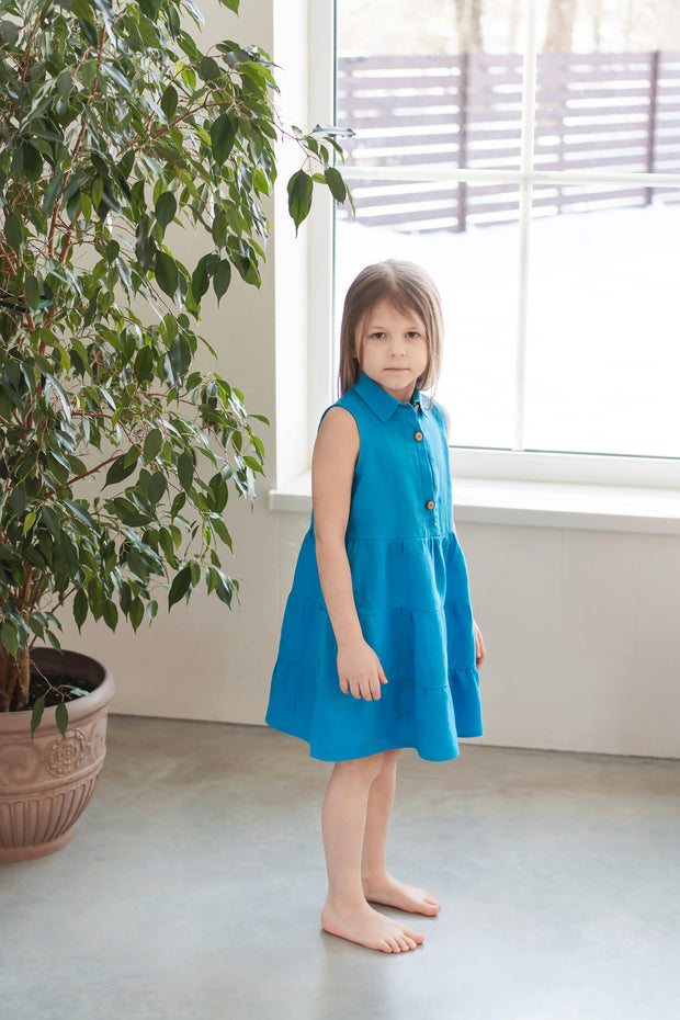 Leuchtend blaues Leinenkleid für Mädchen – Lockeres Sommerkleid mit kurzen Ärmeln