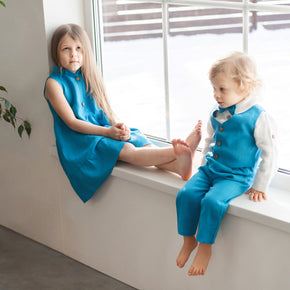 Leuchtend blaues Leinenkleid für Mädchen – Lockeres Sommerkleid mit kurzen Ärmeln
