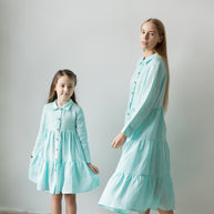 Leinenkleid für Damen mit langen Ärmeln, Holzknöpfen, klassischem Kragen und mehrstufigem Rüschenrock