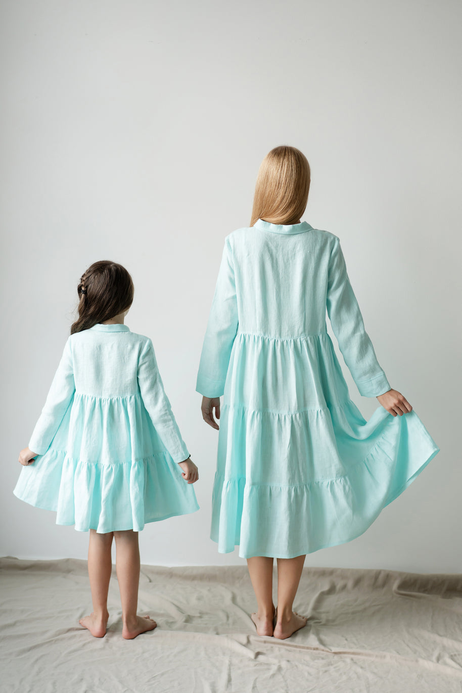 Leinenkleid für Damen mit langen Ärmeln, Holzknöpfen, klassischem Kragen und mehrstufigem Rüschenrock