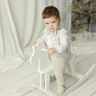 Outfit de lino para bautizo niño – Conjunto con pantalones largos, tirantes y pajarita (beige natural)