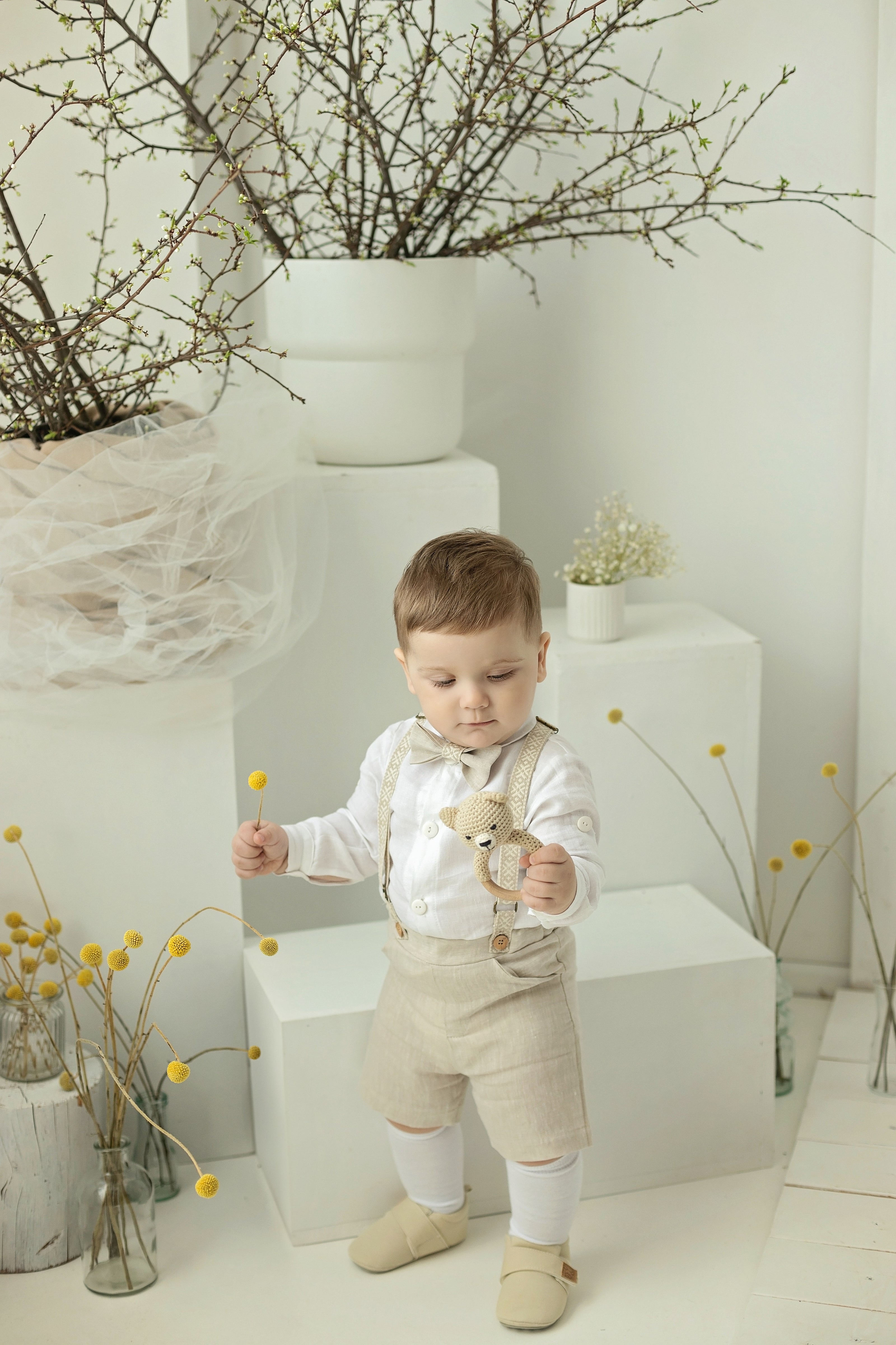 Outfit in lino per battesimo bambino – Completo elegante con bretelle e papillon (beige naturale)